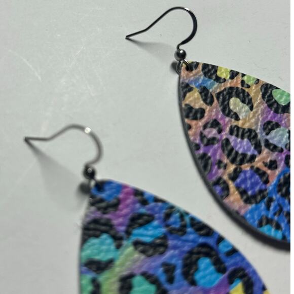 5/$25 Handmade Genuine Leather Colorful Animal Leopard Teardrop Earrings 2" - Picture 3 of 4